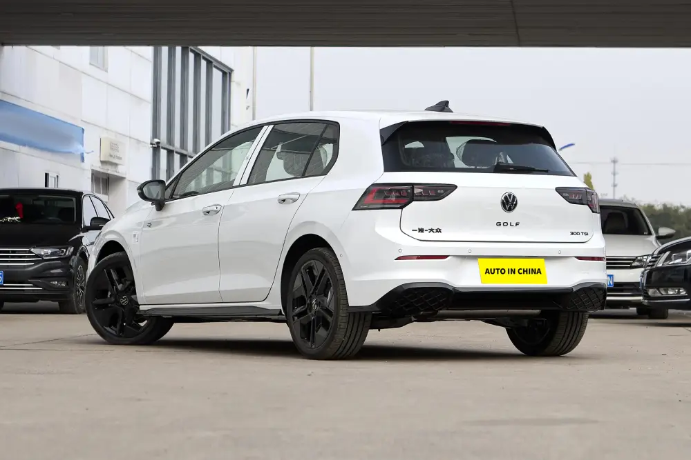 Volkswagen Golf 2025 300TSI R-Line